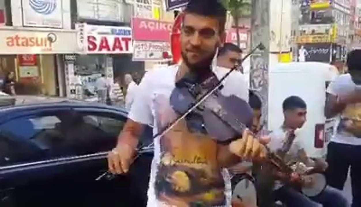 Adını dağlara yazdım yarim..