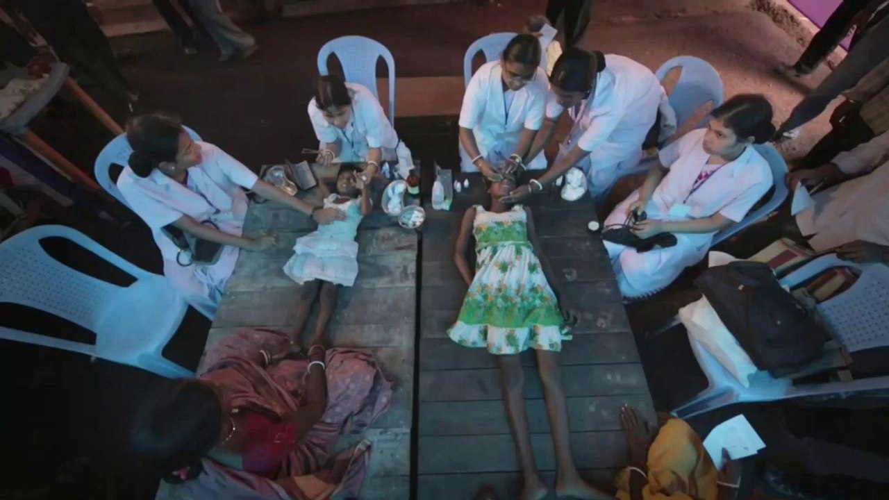 Deux soeurs aveugles se voient pour la première fois