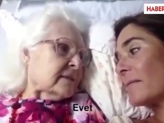Alzheimer'lı Annenin Kızını Hatırladığı Duygusal Anlar