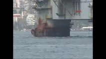 Dev platform geçiyor, Boğaz gemi trafiğine kapatıldı