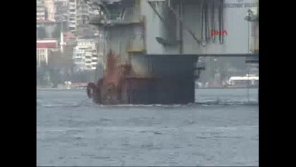 Dev platform geçiyor, Boğaz gemi trafiğine kapatıldı