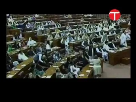 Nawaz Sharif Apologies, Aitazaz Ahsan Refuses Apologies