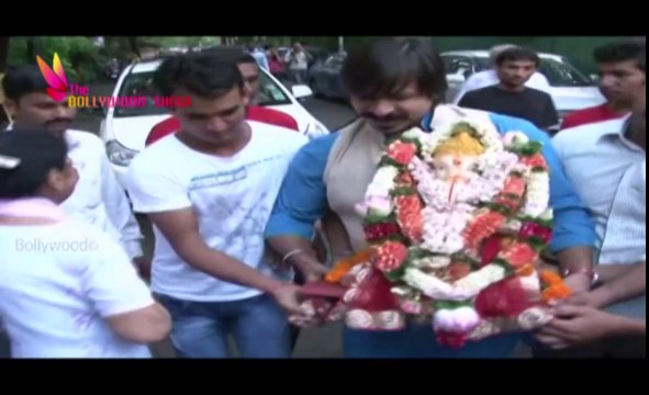 Vivek Oberoi And Family Celebrate Ganpati Visarjan