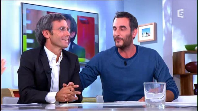 David Pujadas finit sa blague dans C à vous
