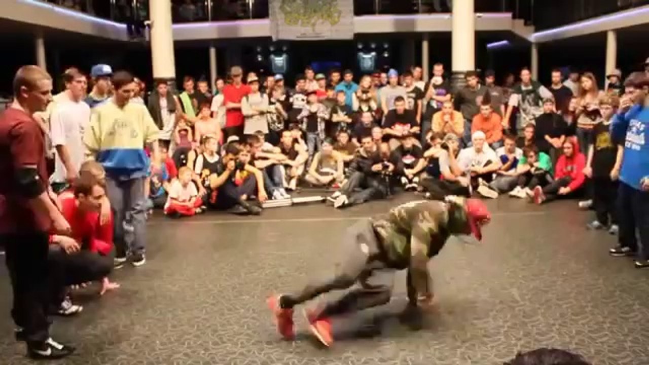 BREAK DANCE SALAH SHOWCASE‬