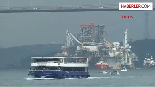 Dev Platform Geçiyor, Boğaz Gemi Trafiğine Kapatıldı