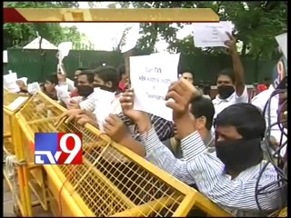 Restore Tv9 and ABN telecast in Telangana - Delhi journalists to KCR