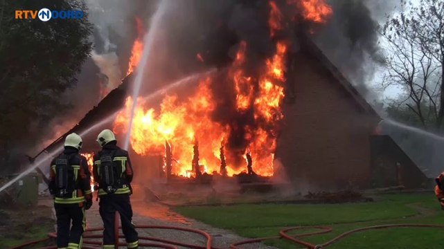 Beelden: Felle brand in woning Bellingwolde - RTV Noord