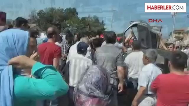 Kamyon Otomobile Çarptı: 3 Yaralı