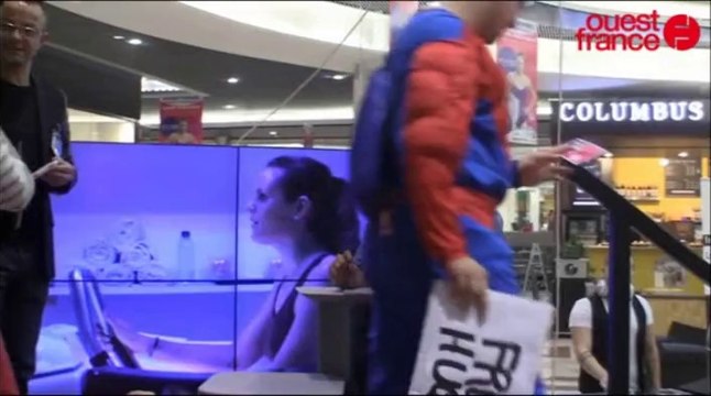 Laure Manaudou rencontre ses fans au Grand Quartier