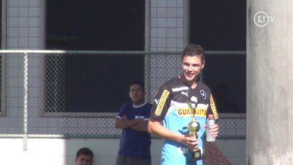 Que isso, General? Bolívar recebe troféu de pior do rachão