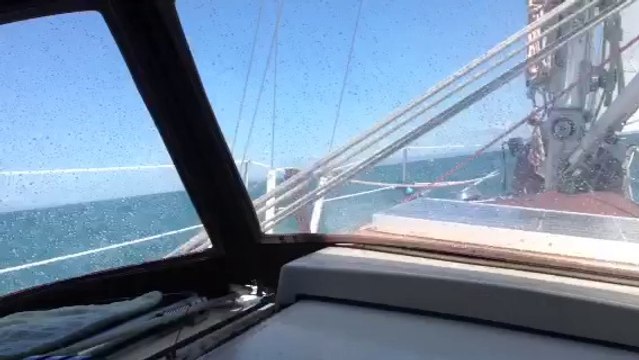 Andree Anne Rachel 2014: Cette prise de photo et de vidéo a été faite quand le vent a baissé... Juste avant c'était pire, pas mal...