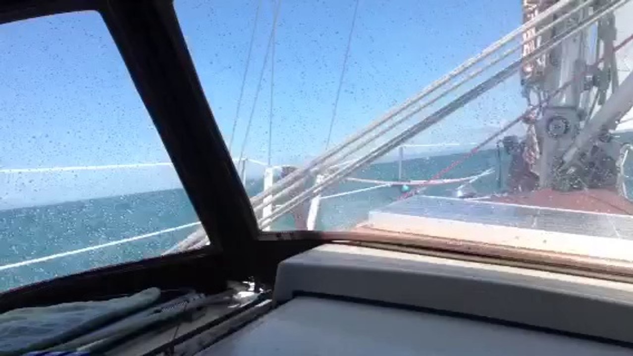 Andree Anne Rachel 2014: Cette prise de photo et de vidéo a été faite quand le vent a baissé... Juste avant c'était pire, pas mal...