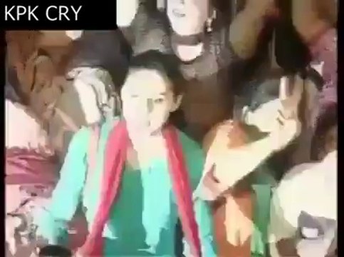 Watch Pakistani Girl Zoya Ali ,Who Proposed Imran Khan, Dancing with a boy in PTI Sit-in