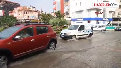 Balıkesir'de 11 Dakikalık Yağmur Hayatı Felç Etti