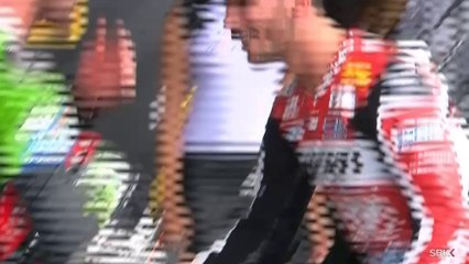 Sykes sbaglia il podio, Giugliano lo prende in giro