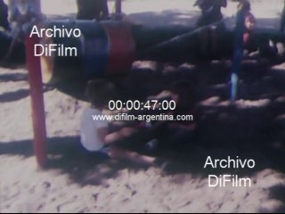 Niños jugando en la Plaza Republica de Bolivia - Buenos Aires 1980