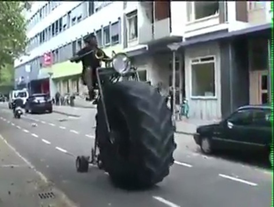 Gülermisin ağlarmısın bilemedim Siz nedersiniz