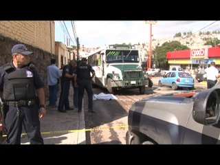 conductor de camión urbano con ruta cerro de los leones atropella a capitalino