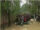عشرات الضحايا في فيضانات مدمرة تغرق باكستان