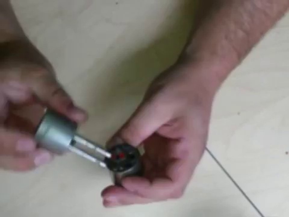 Rundzylinder BKS öffnen und montieren