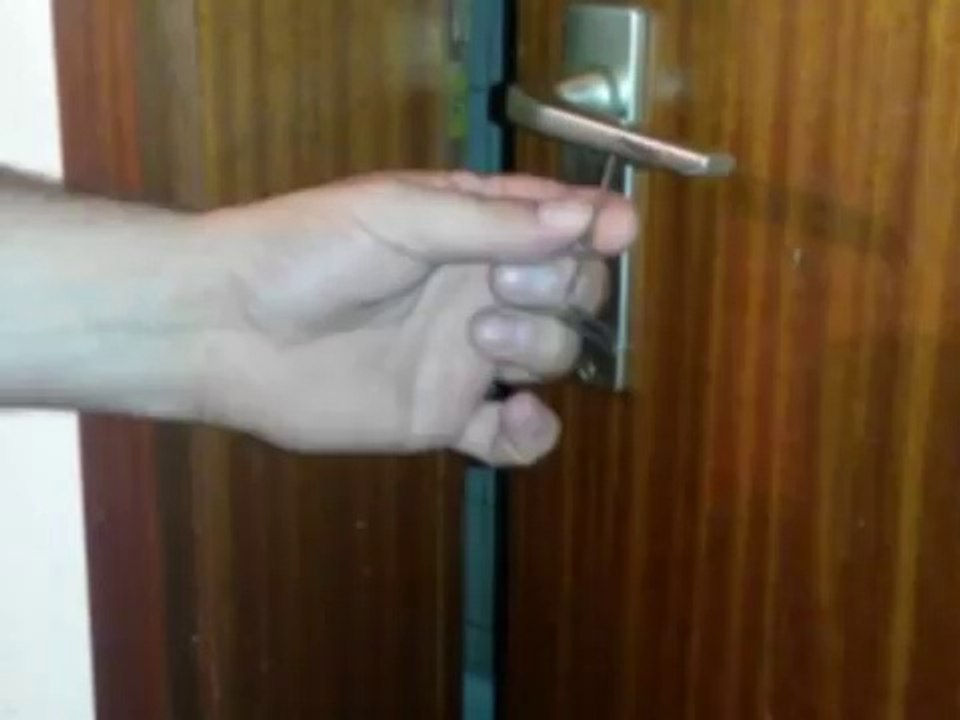 Türöffnung mit einem Draht