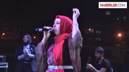 21 yıl sonra ilk konserini Batman'da verdi