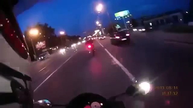 Course poursuite Motards Vs Voiture qui se termine mal !!