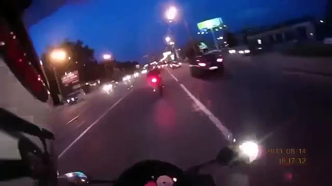 Course poursuite Motards Vs Voiture qui se termine mal !!