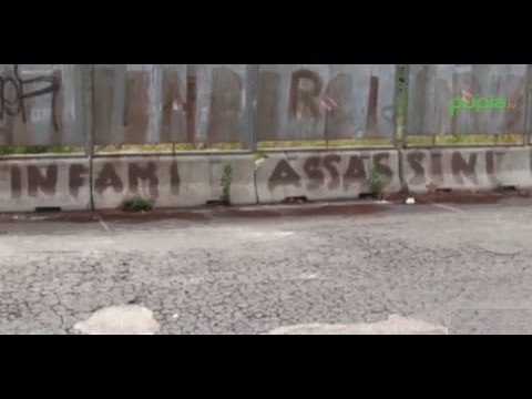 Napoli - Davide Bifolco, scritte contro i carabinieri al Rione Traiano -2- (06.09.14)