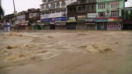 Au Cachemire indien, le fleuve se déverse dans les rues de Srinagar