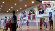 Eski basketbolculardan gösteri maçı