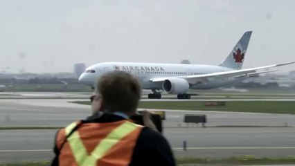 Air CanadaS Boeing Water Cannon Salute At Yyz Salut Au Canon À Eau Du B DAir Canada