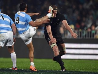 Martín Landajo met involontairement ses crampons dans le visage Brodie Retallick