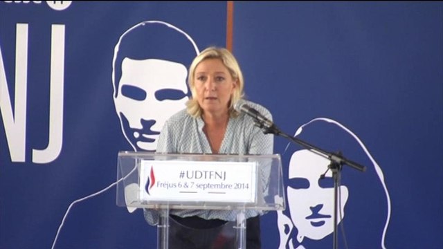 François Hollande doit laisser le peuple s'exprimer , affirme Marine Le Pen