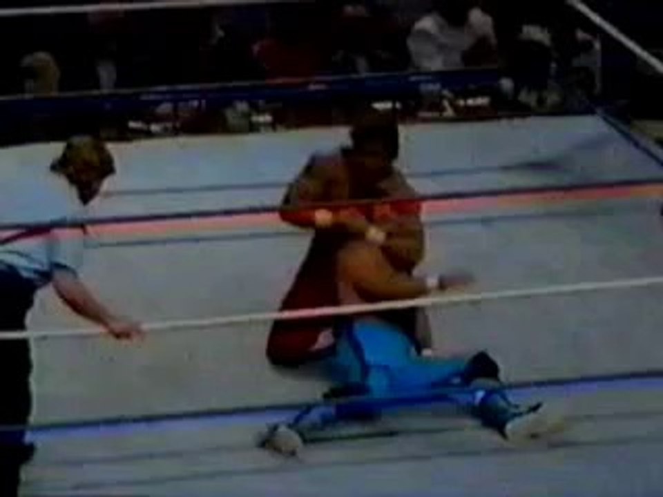 Bret Hart vs Dynamite Kid Wrestling - WWF