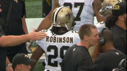 Khiry Robinson runs 2 yards for a touchdown