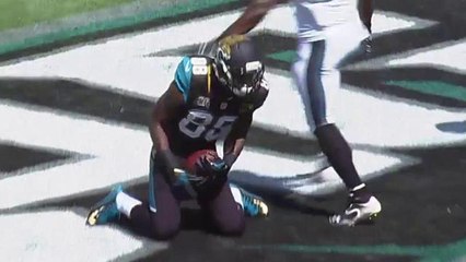 Henne passes deep to Hurns for a 34 yard touchdown