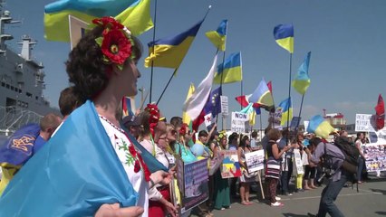 Navires Mistral: manifestation pro et anti livraison à la Russie