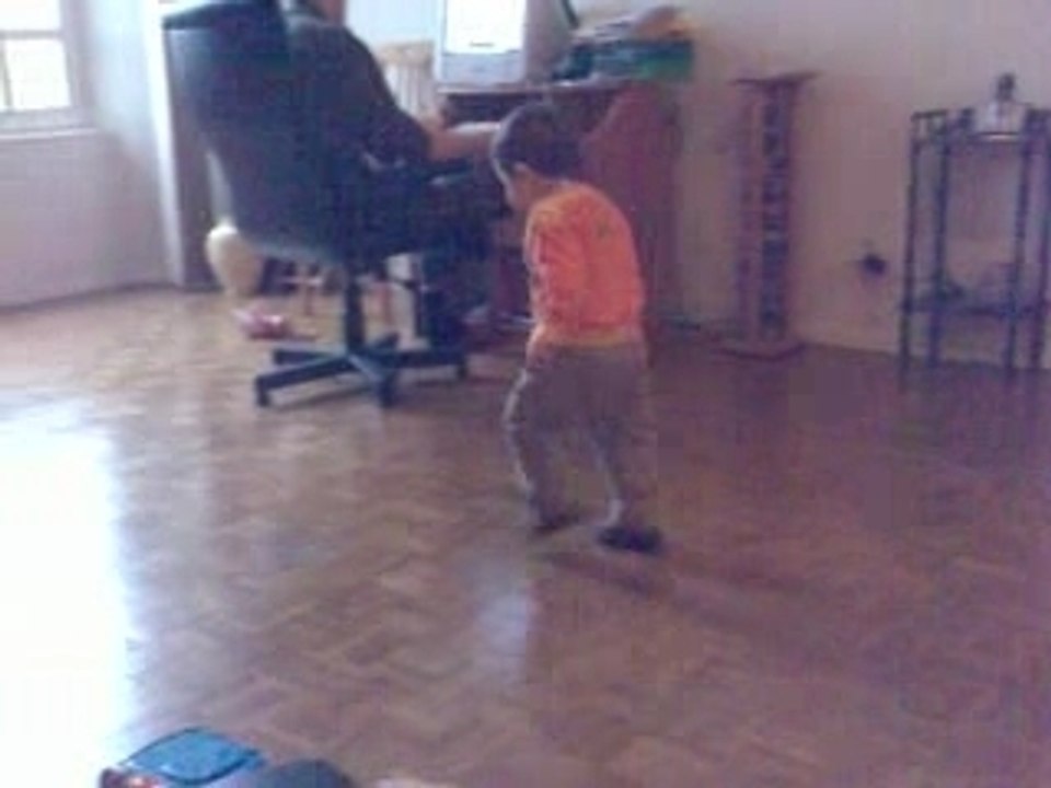 Il ne marche pas, il court ce bébé !