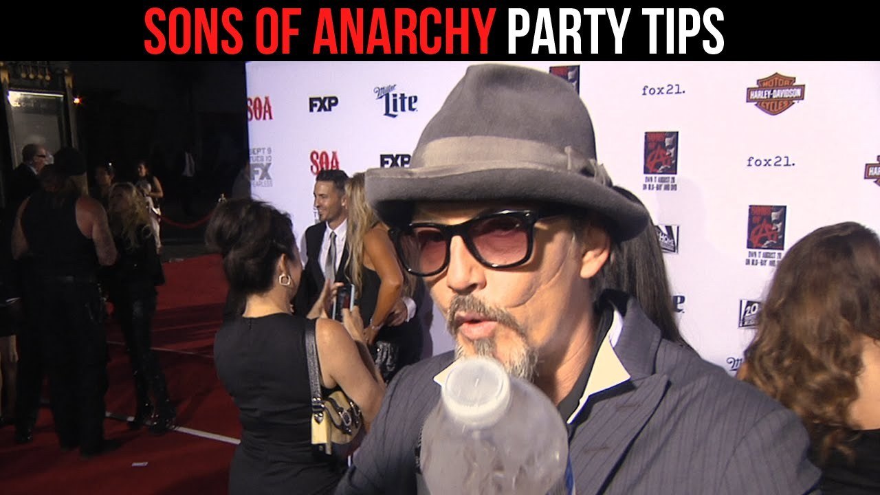 Sons of Anarchy All-Stars' Viewing Party Tips - MASSIVE TV MINUTE #6