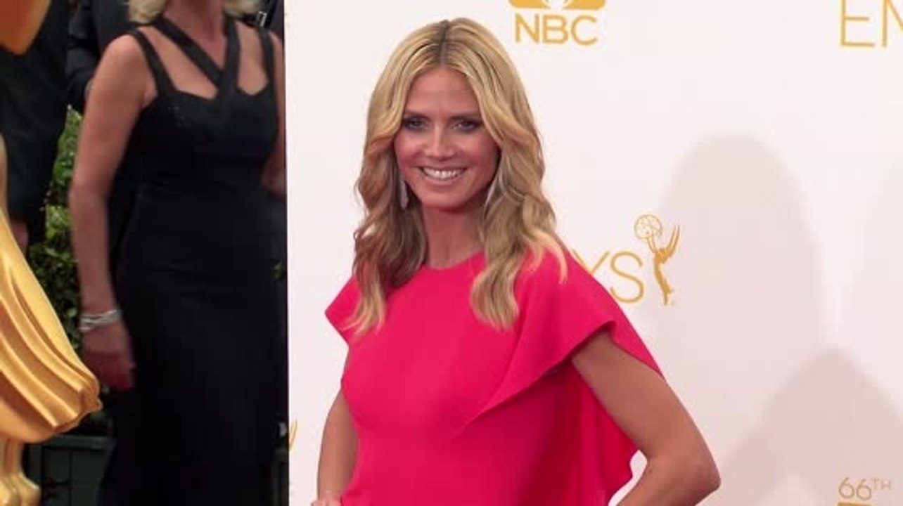 Heidi klum bringt ihren kindern das kochen bei