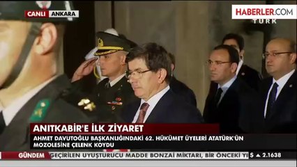 Davutoğlu ve Hükümet Üyeleri Anıtkabir'i Ziyaret Etti