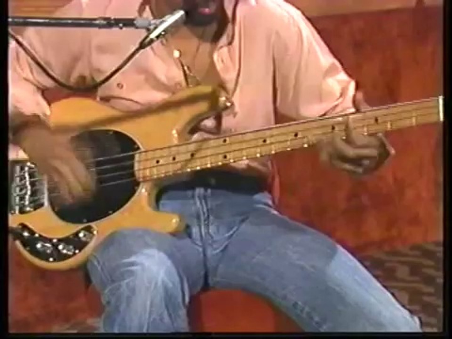 Louis Johnson - Bass Instructional - Vidéo Dailymotion