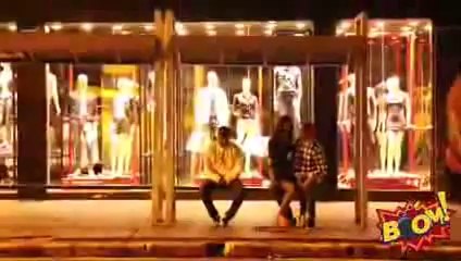 PEGADINHA Tiro no ponto de ônibus (Bus stop sniper Prank)