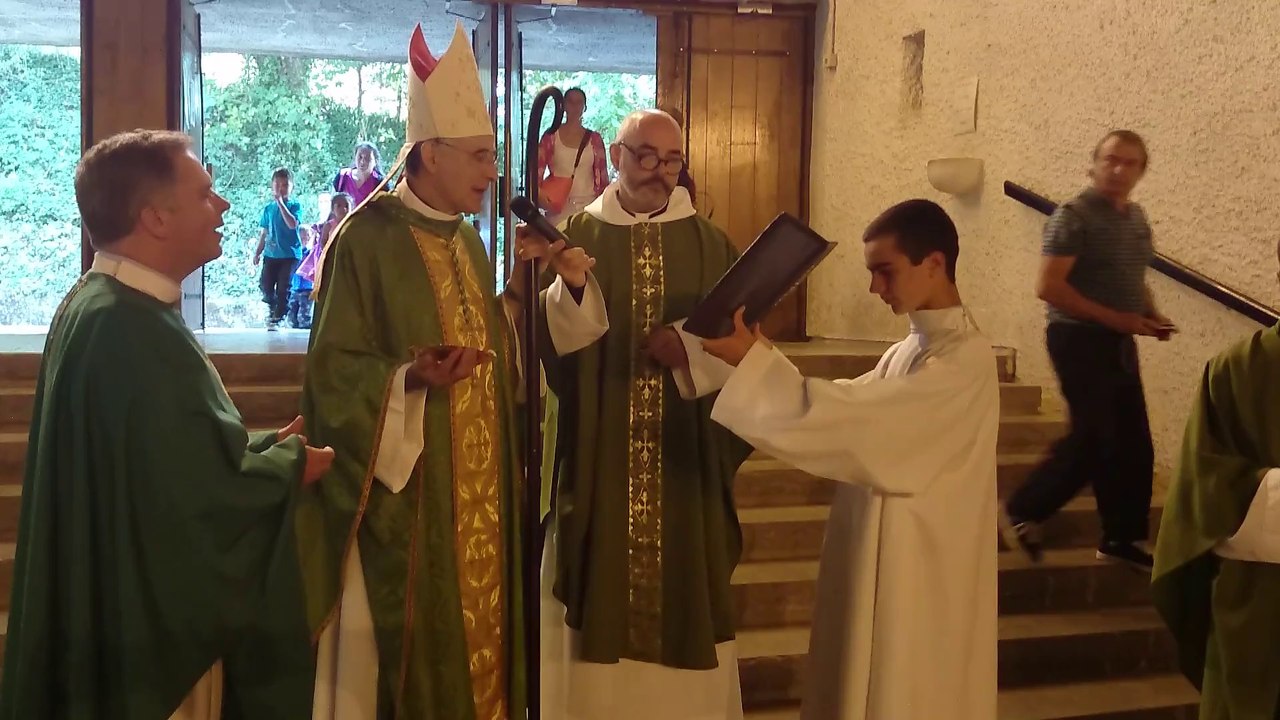Remise des clés de la paroisse au nouveau recteur d'Ars