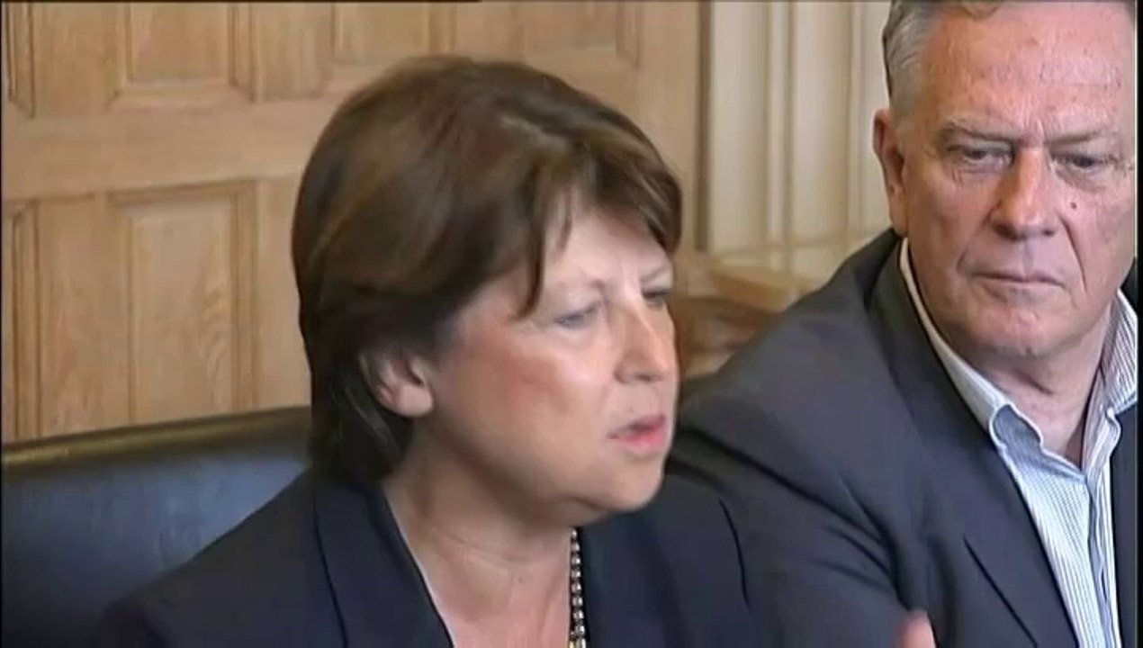 "Faut pas se crisper", conseille Martine Aubry à Manuel Valls