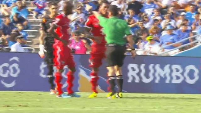 Costa Rica rettet sich nach Elfer-Krimi