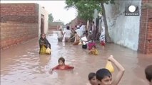 Hindistan ve Pakistan'da sel felaketinin bilançosu 300'ü geçti