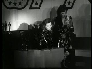 Greer Garson remporte l'Oscar de la meilleure actrice